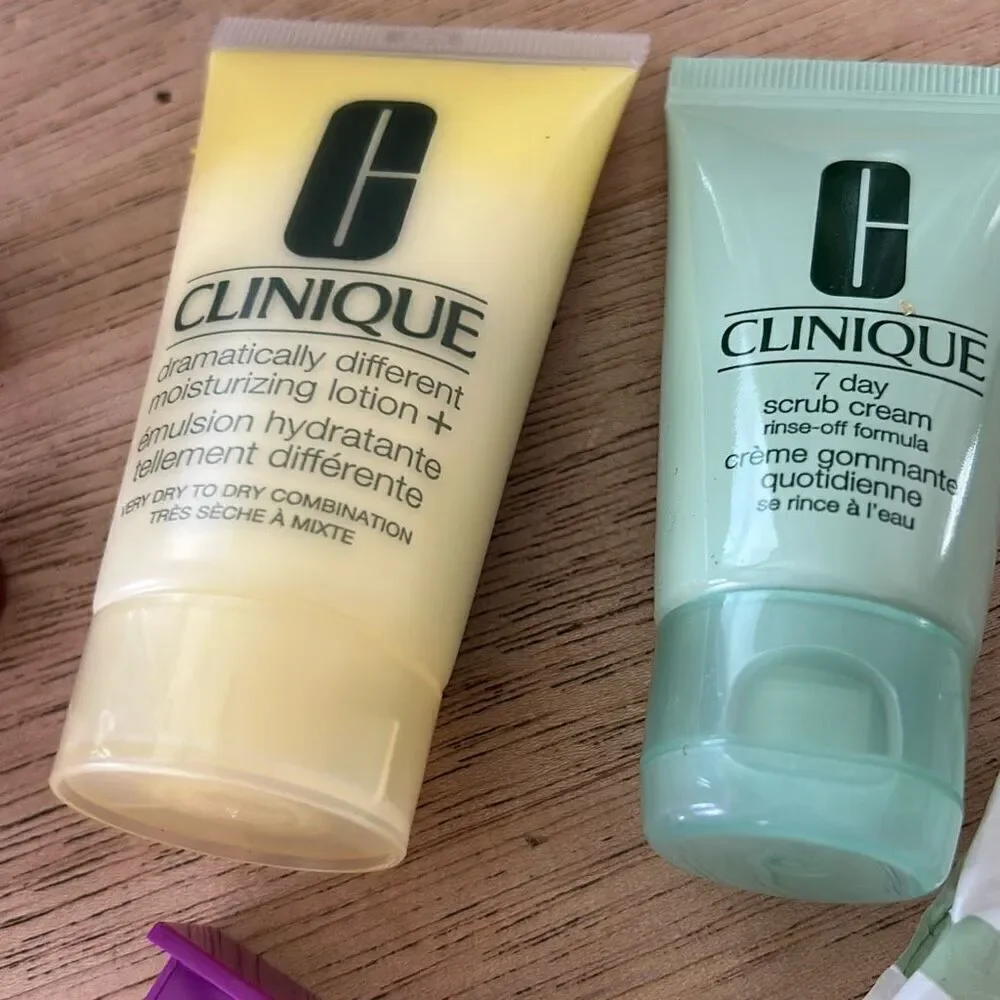 New Clinique five piece set lipstick dramatically different moisturizing lotion